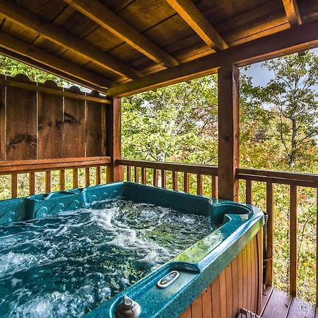 View! Cozy, Private, Fireplace, Hot Tub Log Cabin, Honeymoon! Sevierville Exterior foto