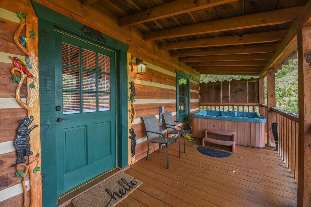 View! Cozy, Private, Fireplace, Hot Tub Log Cabin, Honeymoon! Sevierville Exterior foto