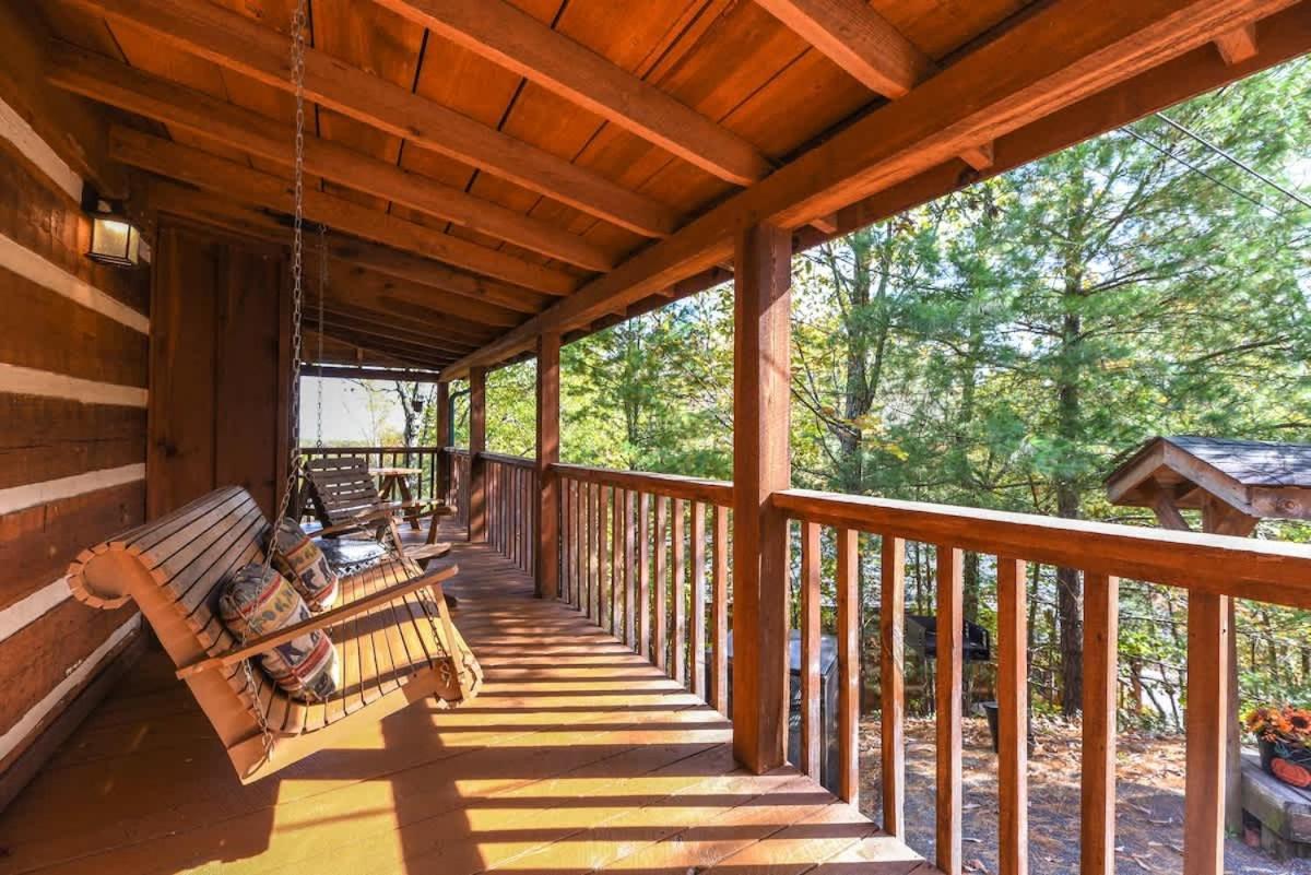 View! Cozy, Private, Fireplace, Hot Tub Log Cabin, Honeymoon! Sevierville Exterior foto